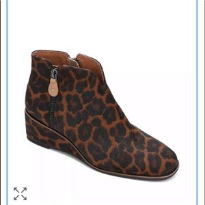 Gentle souls by Kenneth Cole